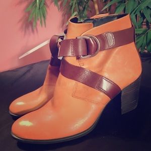 👢 ecco Ankle Buckle Leather Booties 👢